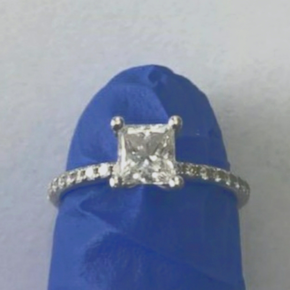 GIA 0.72 Carot Diamond Ring - Picture 6 of 15